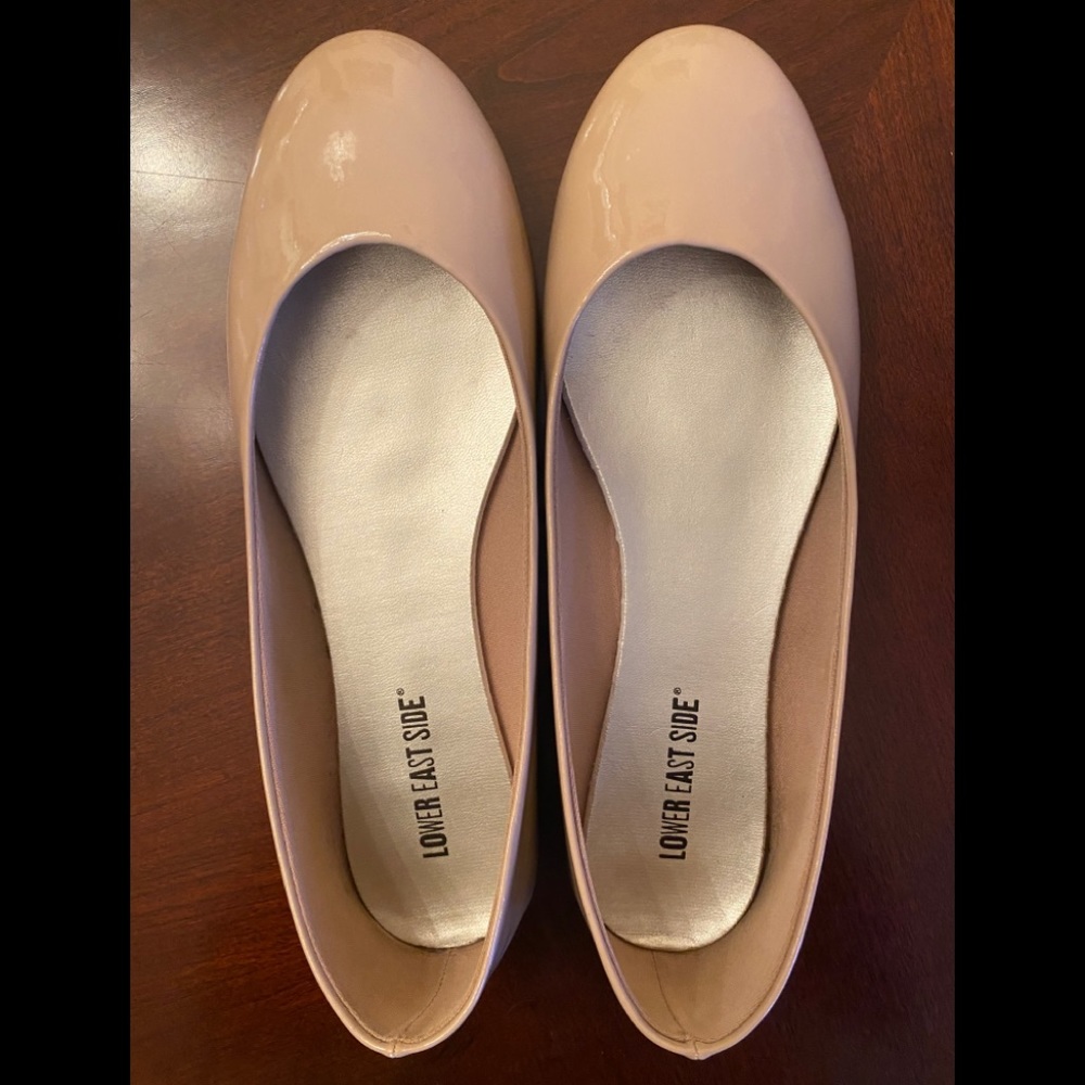 Beige flats 8.5M